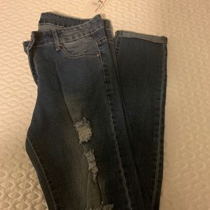 Skinny jeans, distressed, folded bottom